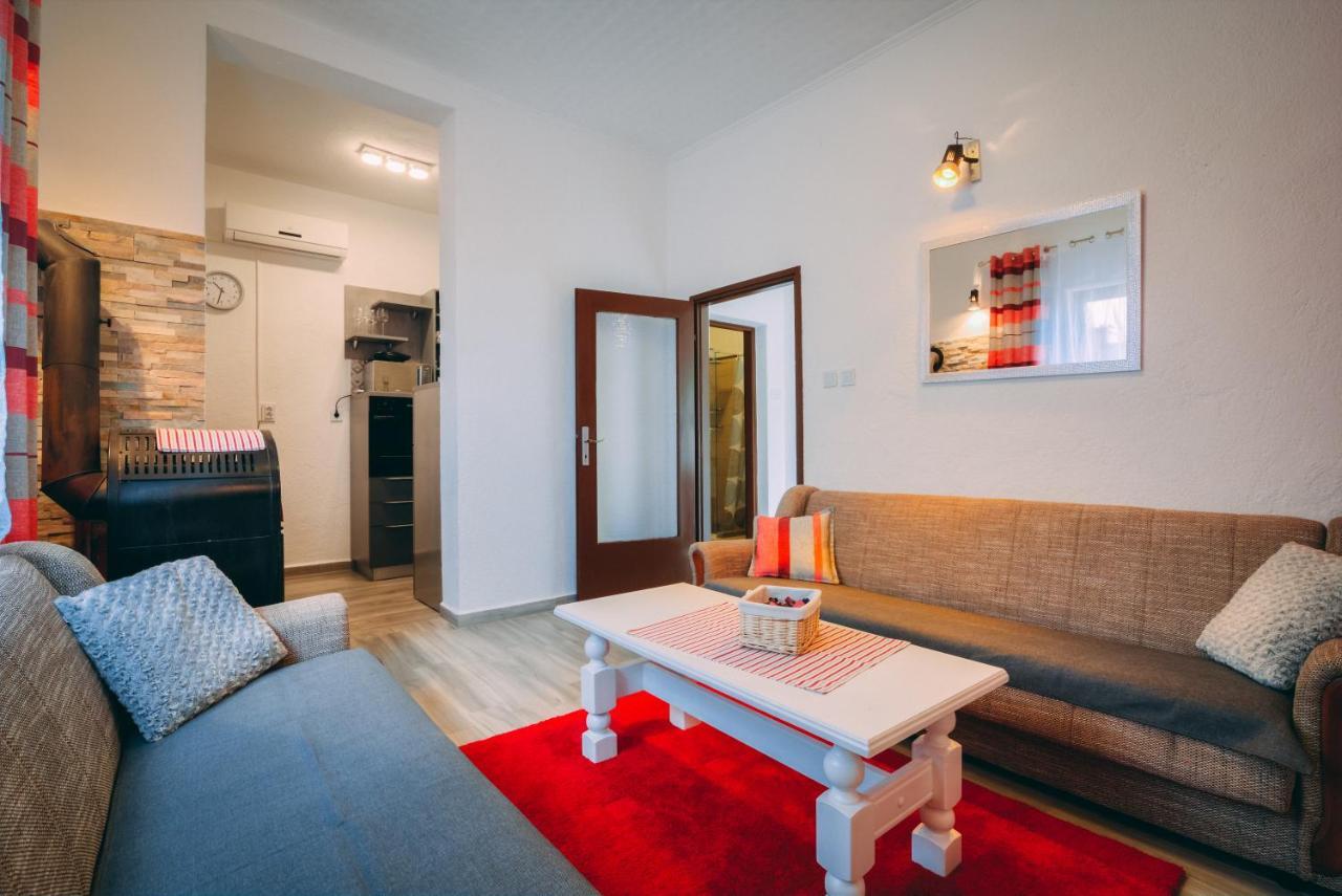 Lana Apartment *